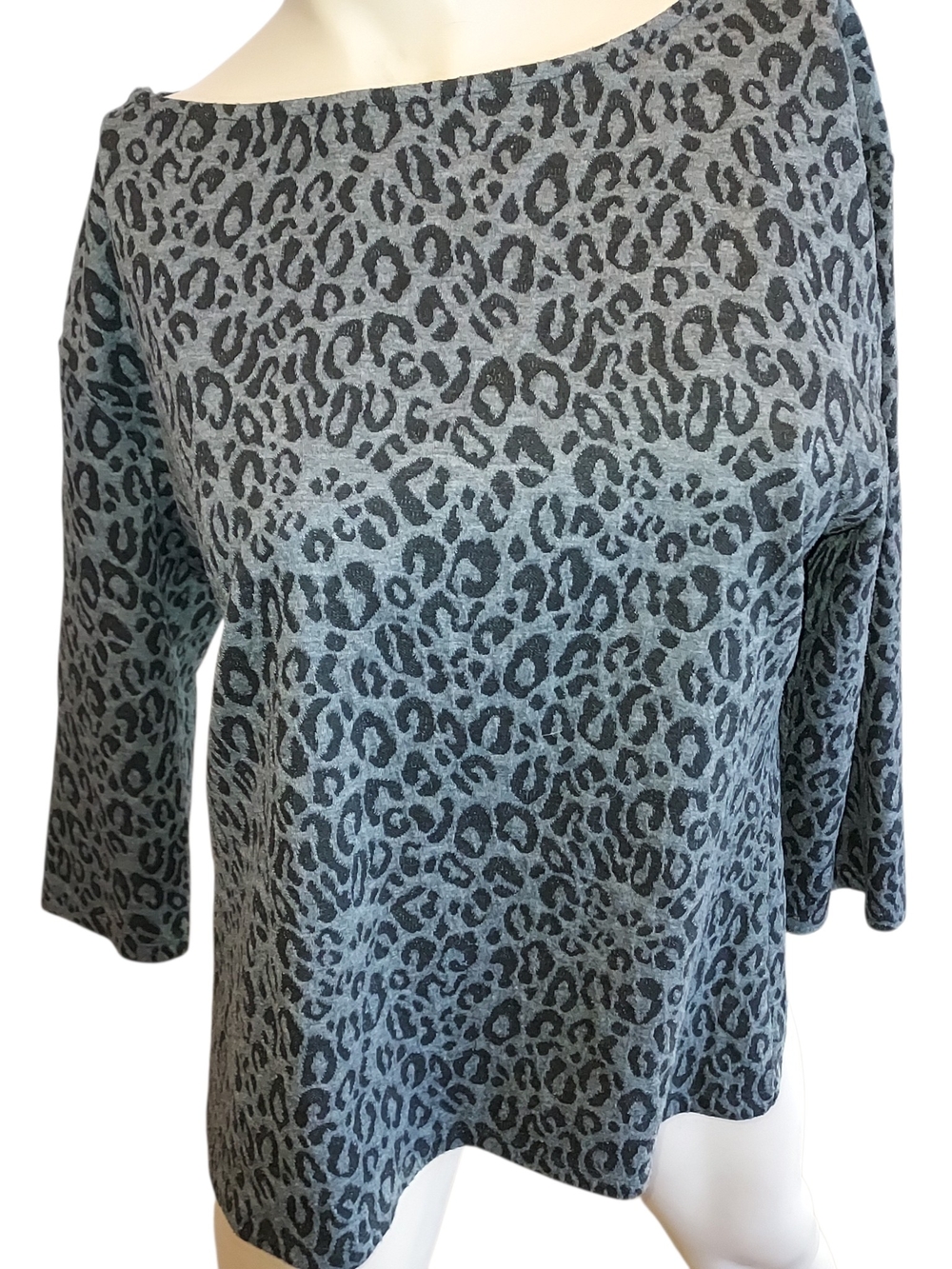 Talbots Cheetah Soft 3/4 Length Sleeve Pullover Large Sweater Zipper Shoulder